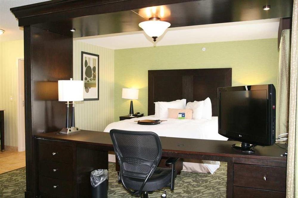 Hampton Inn Detroit Roseville Clinton Township Room photo