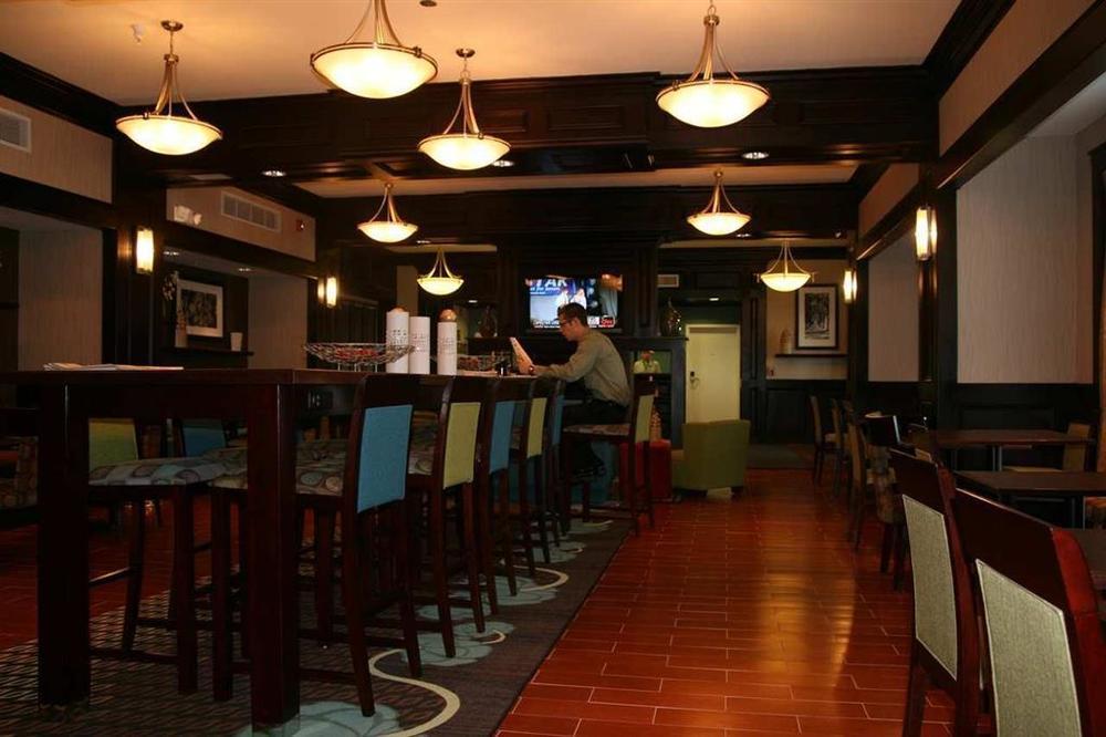 Hampton Inn Detroit Roseville Clinton Township Restaurant photo
