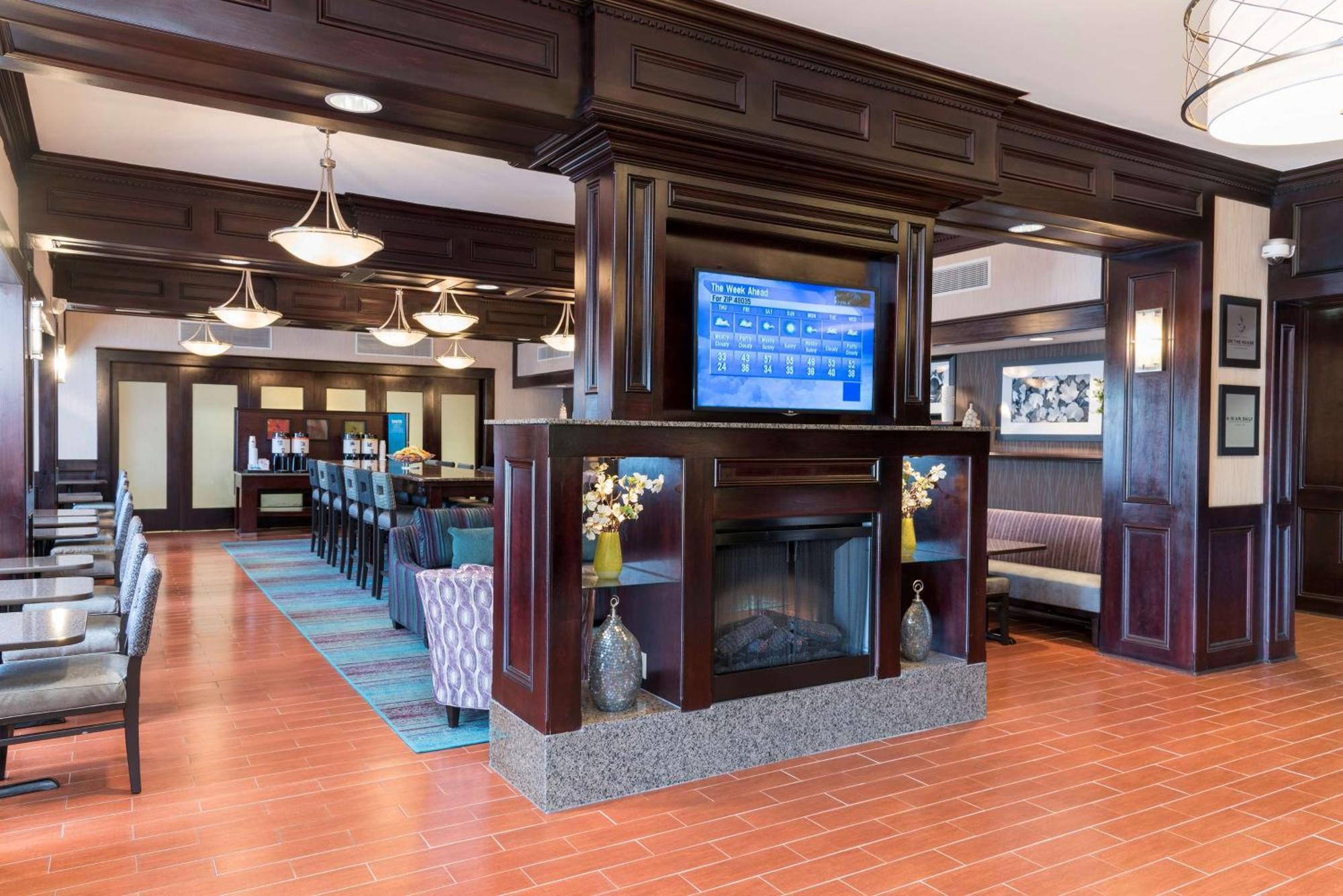 Hampton Inn Detroit Roseville Clinton Township Exterior photo