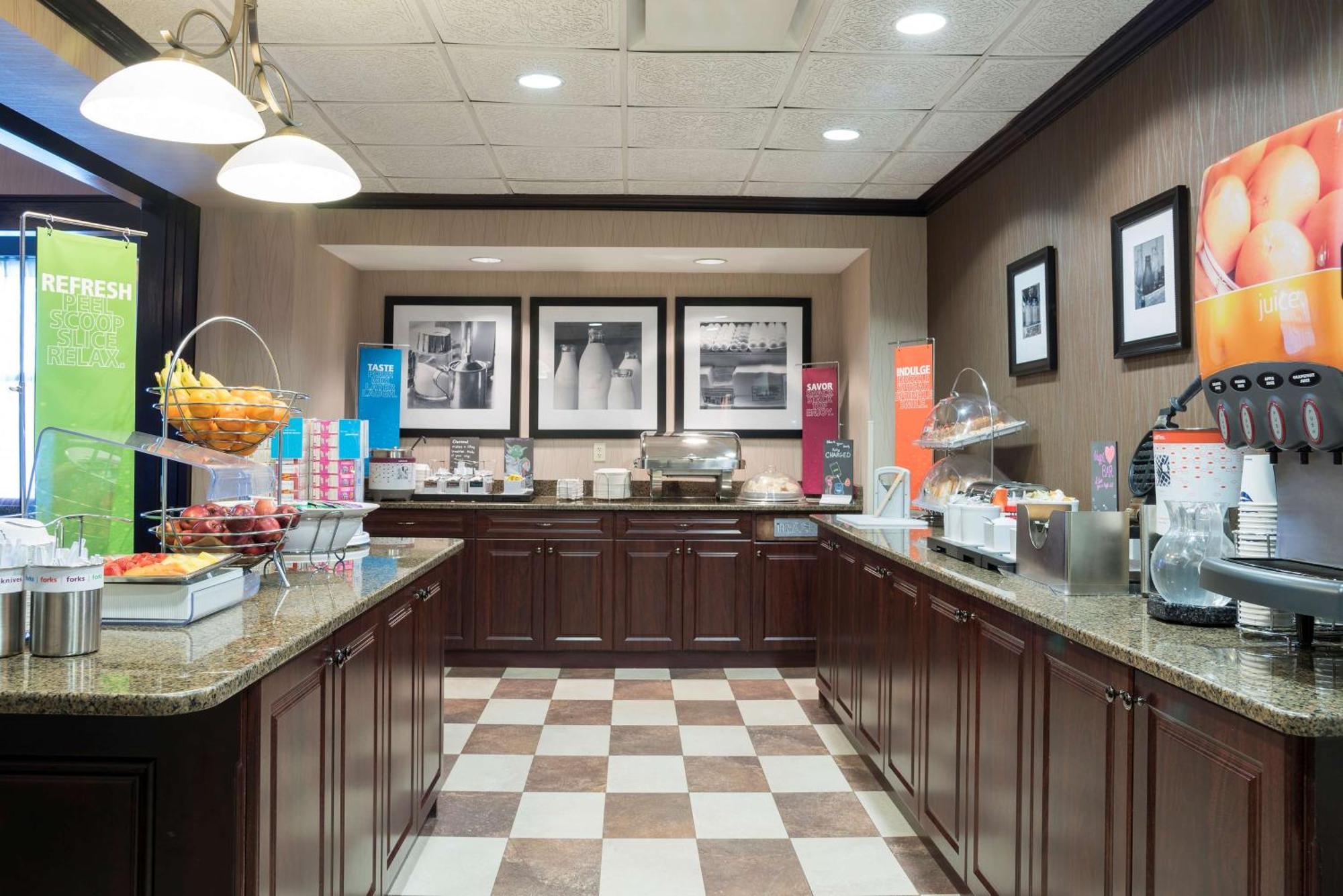 Hampton Inn Detroit Roseville Clinton Township Exterior photo